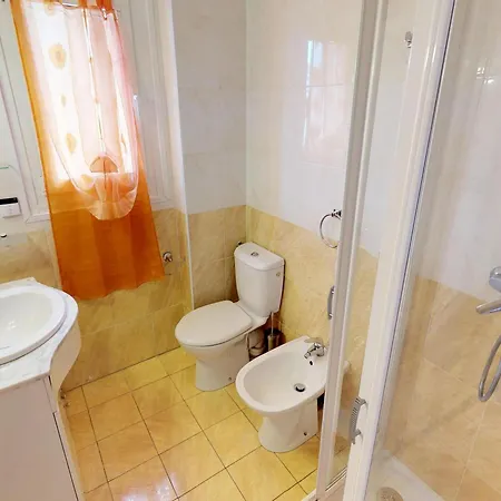 Apartment Au Dernier Etage Avec Terrasse, Parking Prive, Clim, Et Wifi - Centre Et A Proximite - Fr-1-196-234 Menton